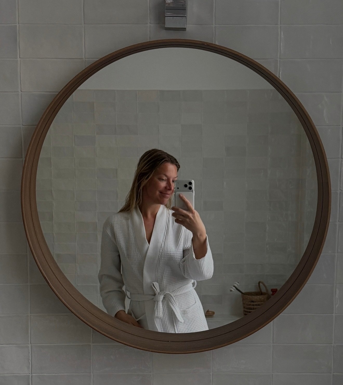 During our Sunday walk in the forest with my son today, I had a thought about happiness: what if it&rsquo;s not a project. Not your next &ldquo;better version&rdquo; of you. ❌

Research shows that real happiness is built from simple things: connectio