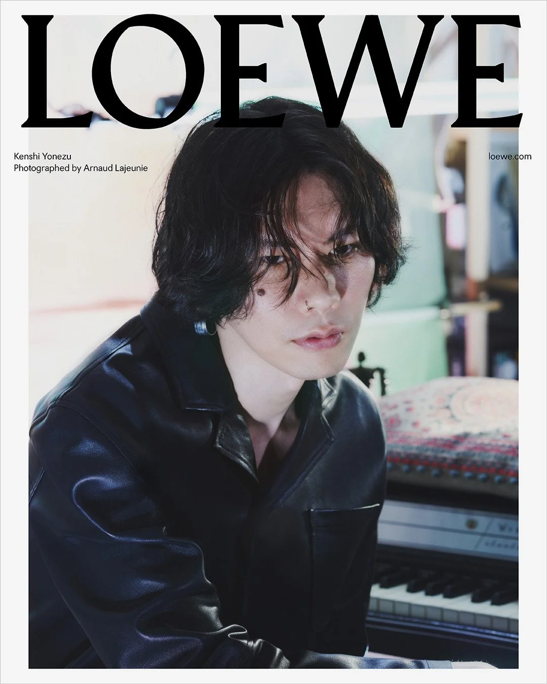 loewe-fw23-japan-245-campaign-rtw-rgb-cropped-1080x1350-0256-layout-1600x.jpeg
