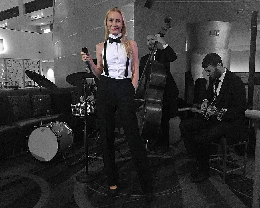 SeenaAndTheSuits18.jpg