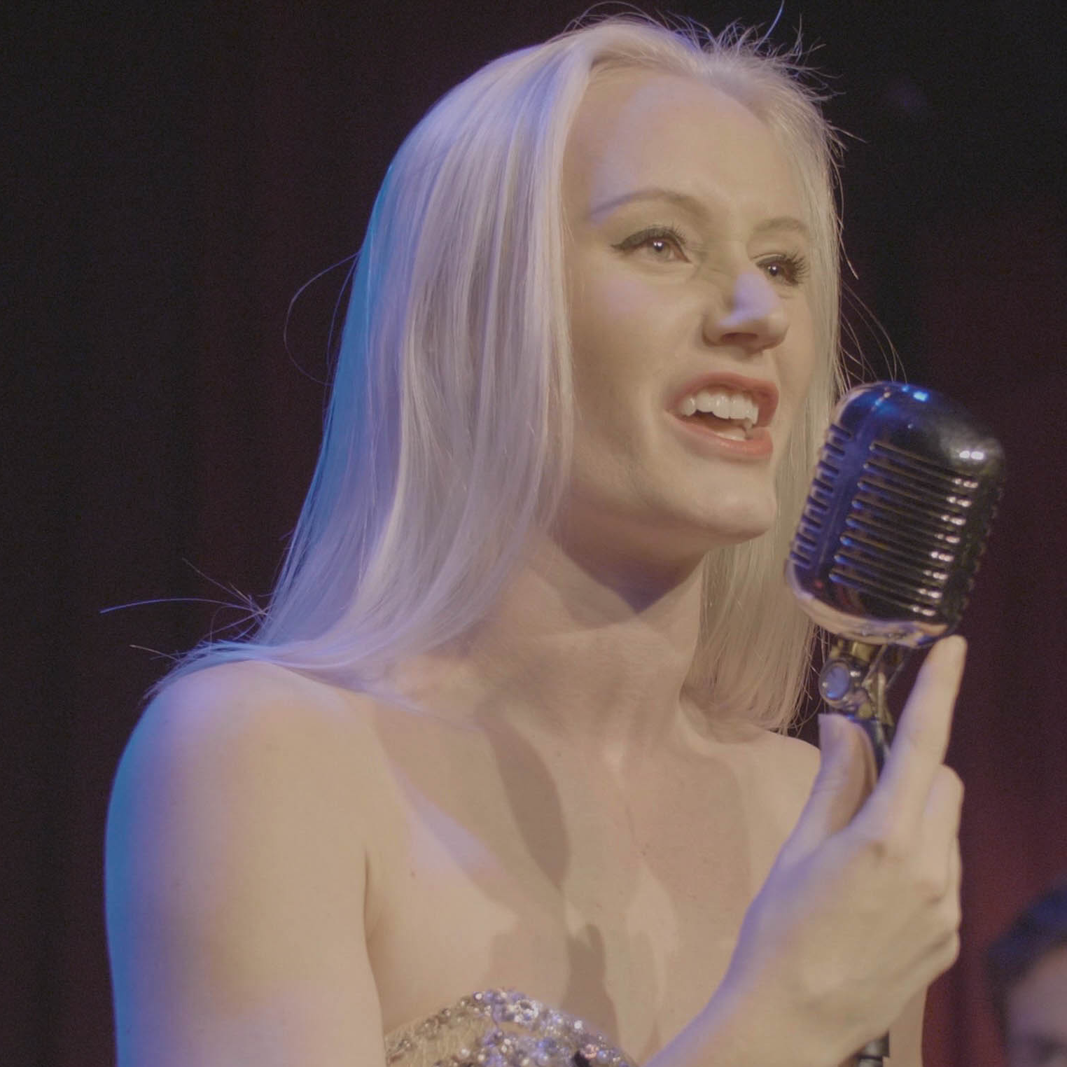 Seena, Norwegian singer