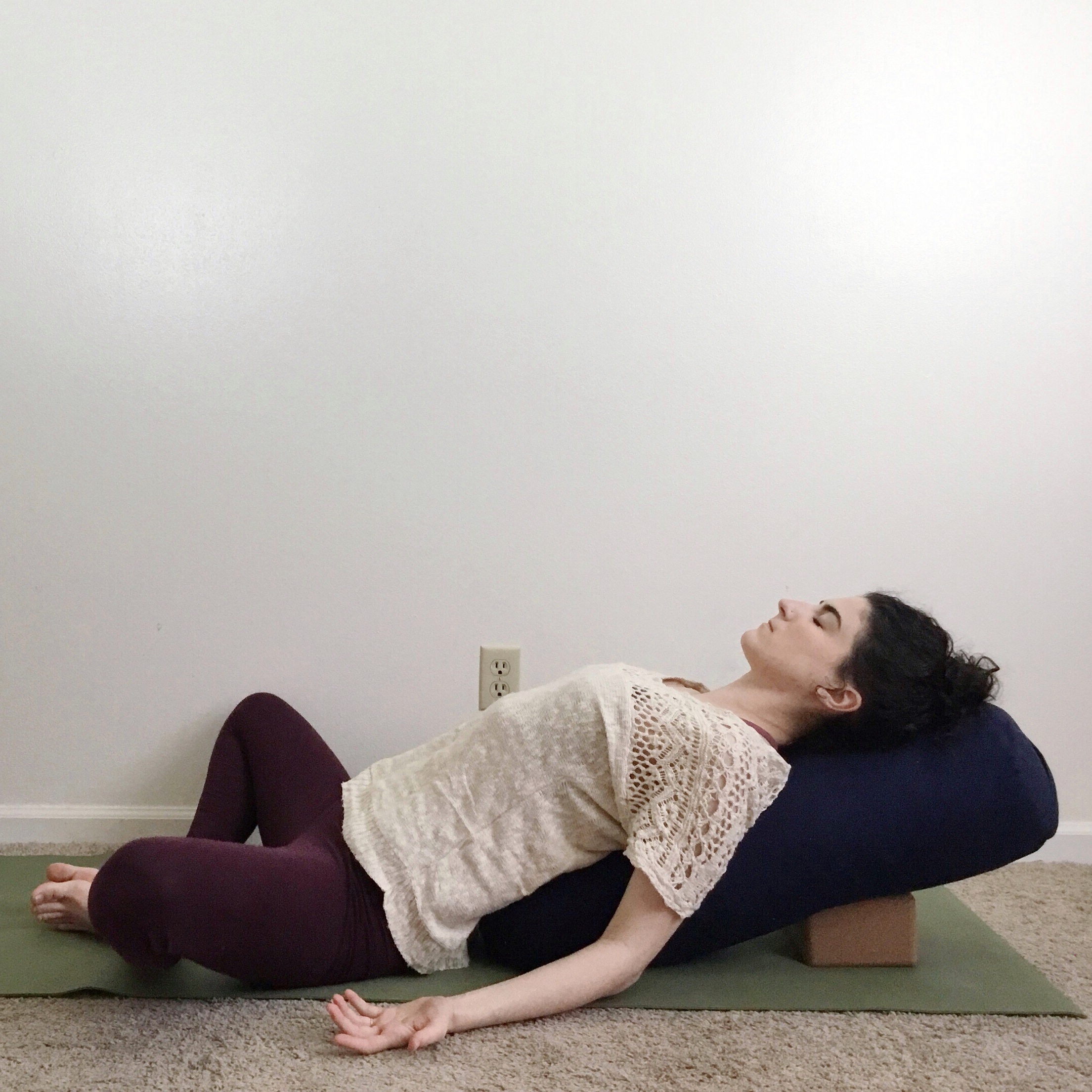 4 prenatal yoga poses for relaxation and relief