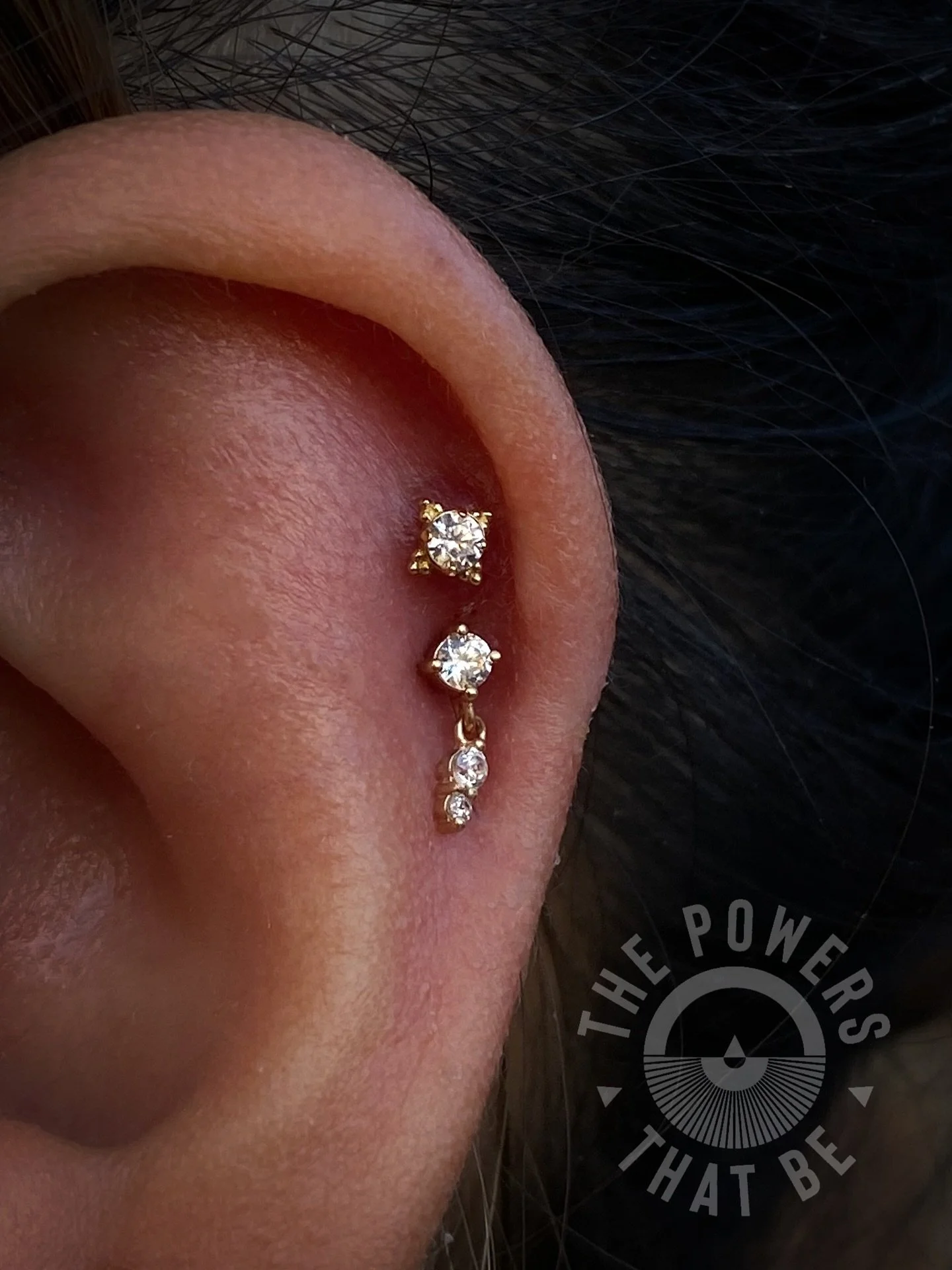 A new dreamy set up for Adiline✨

While the piercings weren&rsquo;t originally done by us, we helped give them a new style 🥰

A yellow gold Zia from @anatometalinc in the top and a yellow gold High Noon from @emberbodyjewelry in the bottom for some 