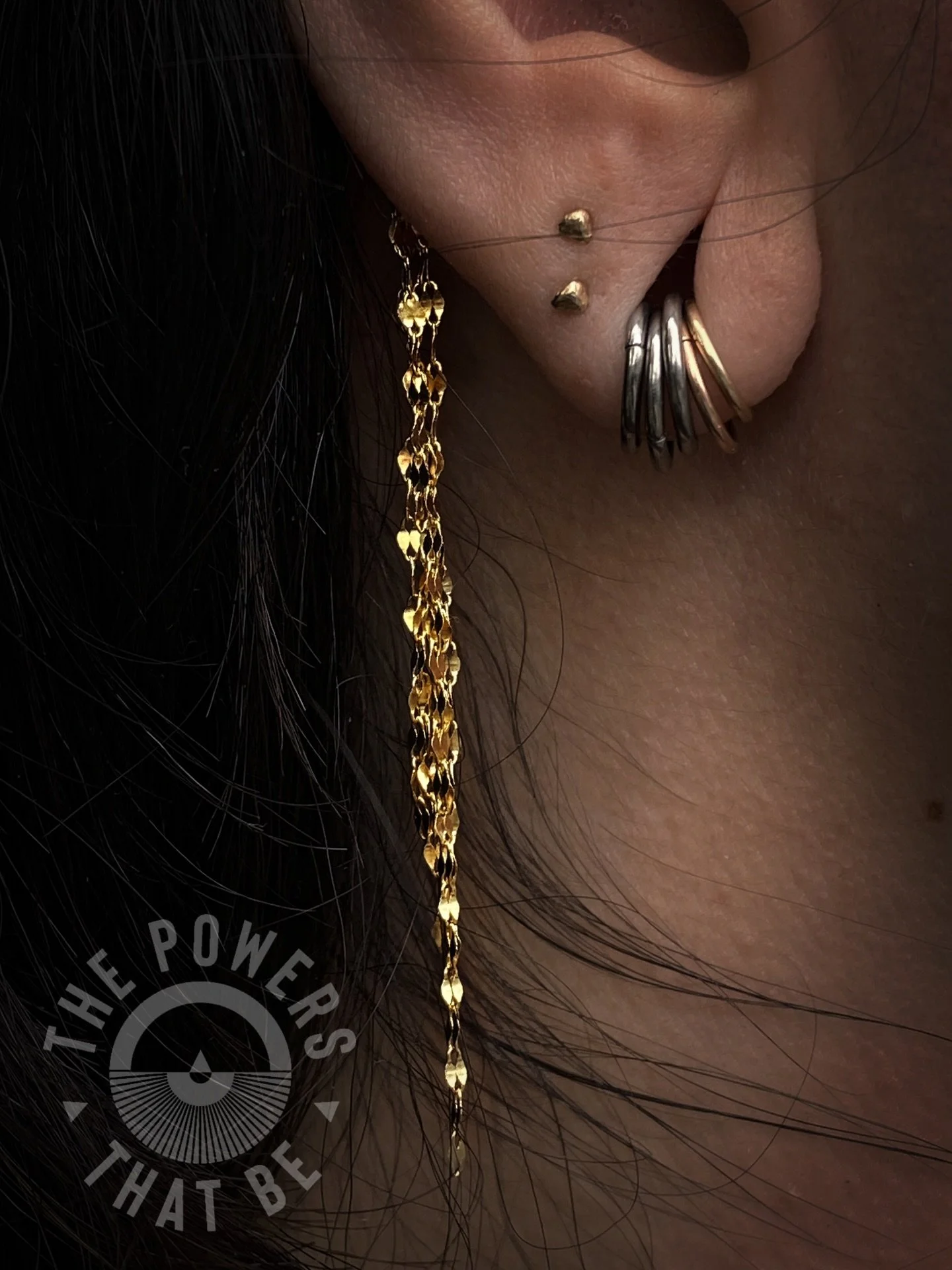 ✨The big mami✨

Our Keyhole Dangle charm is a stunner and not for the faint of heart. These baddies always sell out when we have them available, and it&rsquo;s easy to see why🤩

Installed on the back of a healed conch for a fun little  peekaboo 👀✨
