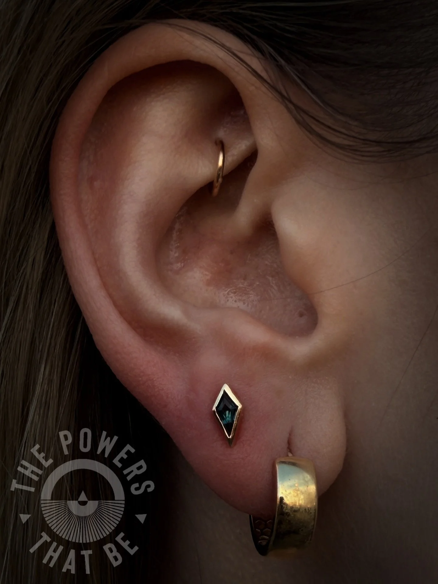That new jewelry feeling🥰

Chelsea stopped by to pick out some new pieces for her second lobe piercings and on the right side we chose this yellow gold Kite with London Blue topaz✨ wait until you see what we picked for the left side👀

Thanks for co