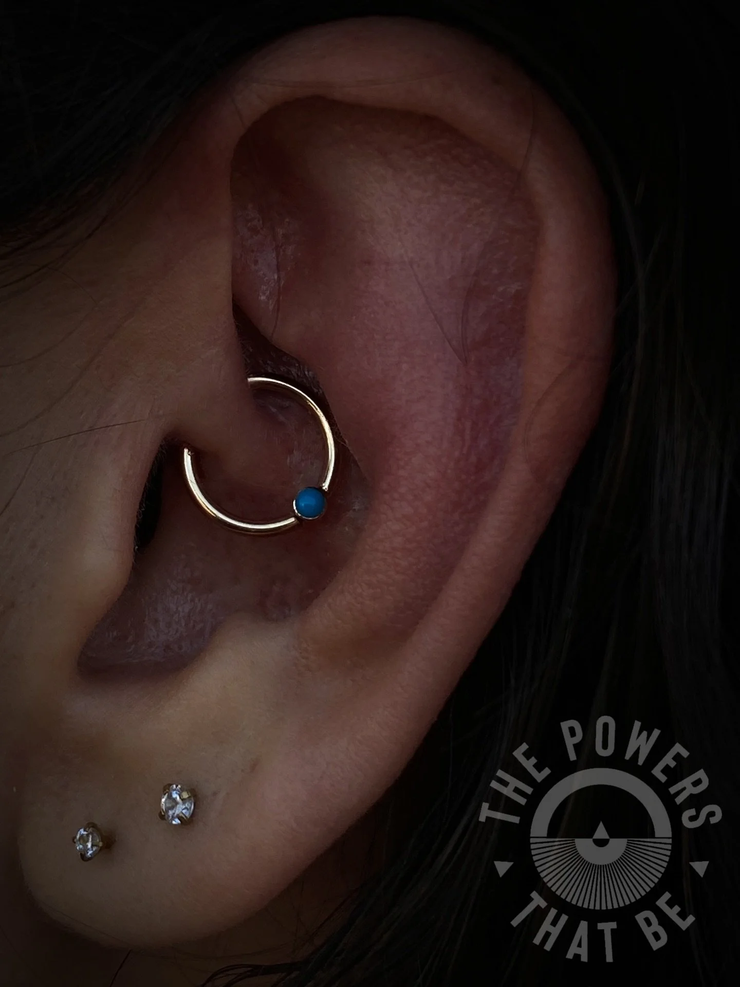 Hard to describe the feeling of doing a piercing with a piece of jewelry that you made yourself, but @kellansmithworks says it&rsquo;s pretty freaking cool✨

Daith piercing for Monteo done by @kellansmithworks with a yellow gold fixed bead ring with 