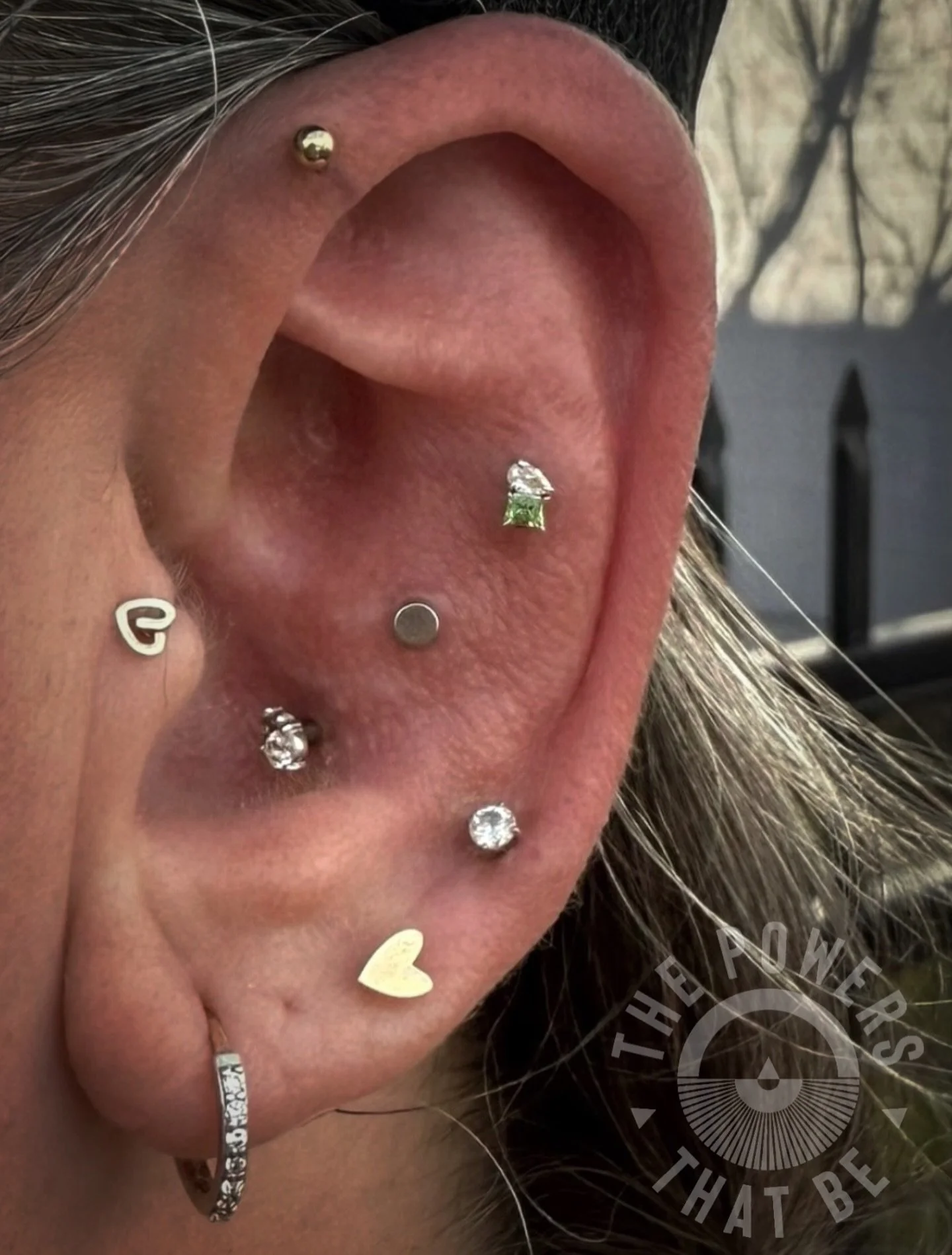 Bodies are cool. No two are ever exactly the same, and anatomy like this is so fun to decorate✨

A project that this client and @rlebron19 had been working on together for over a year was finally chef&rsquo;s kissed with the Side Piece from @emberbod