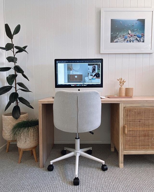 Almost two weeks down as a full-time freelancer! It&rsquo;s been a strange adjustment but I love my little workspace 😍