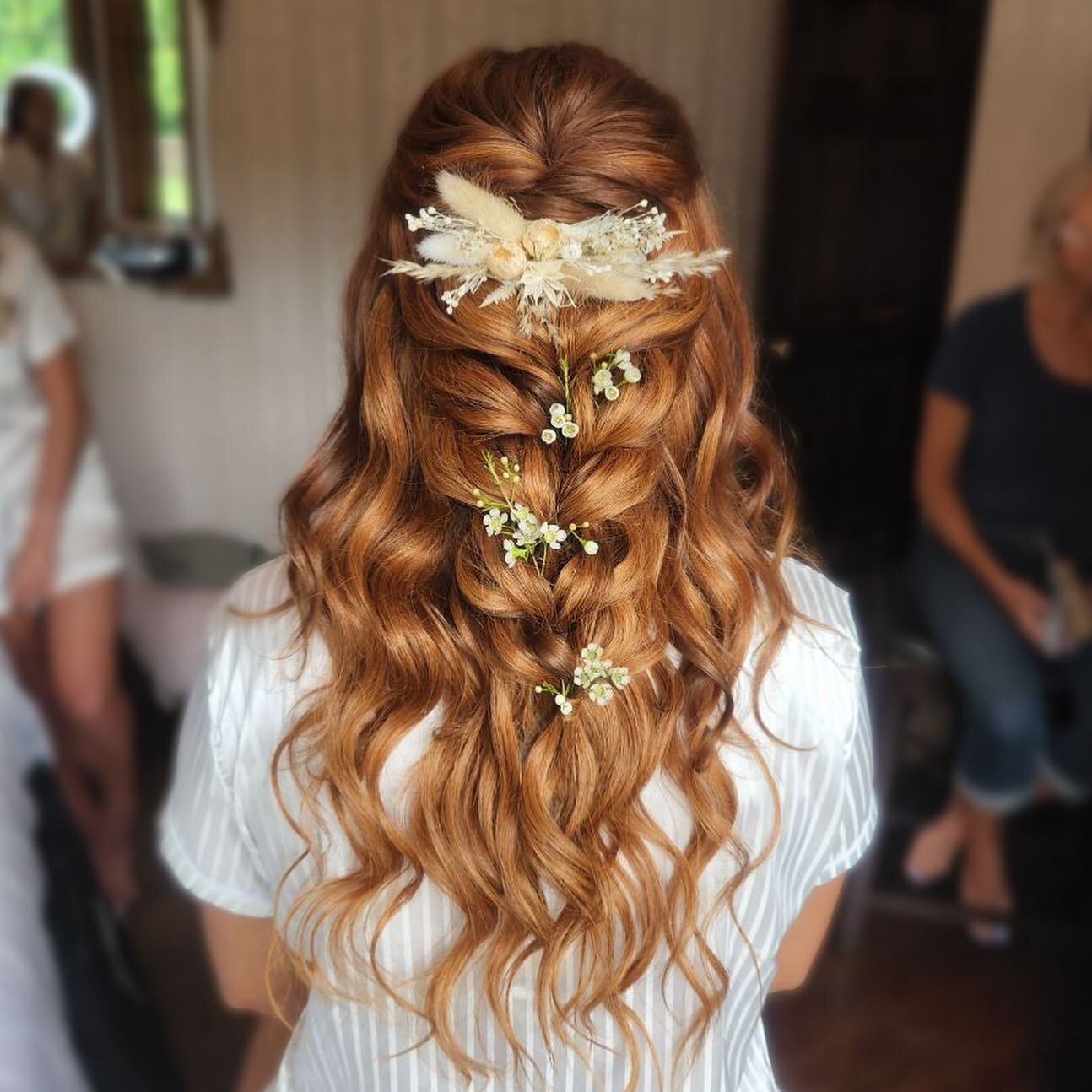 Boho bridal style 💛 Makeup and hair by our talented lead artist Lina!