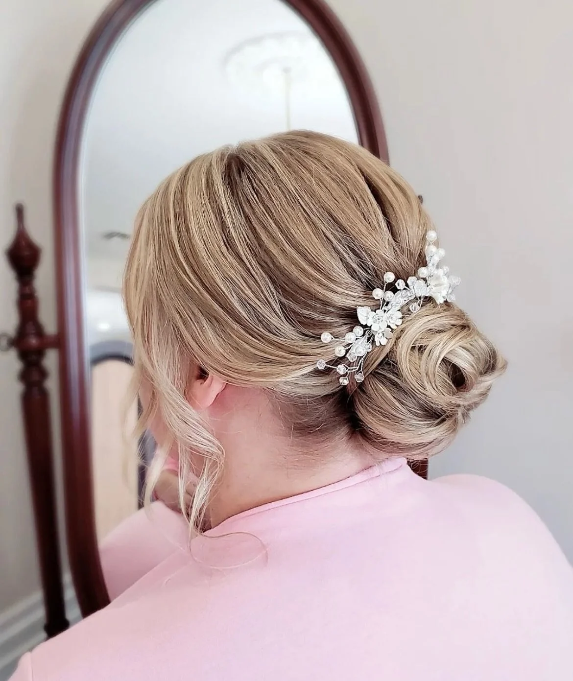 Some hair looks by lead artist, Lina 💕 
.
.
.
#BridalHair #WeddingHair #BrideHair #BridesmaidHair #BridalPartyHair 
#WeddingHairInspo #BridalHairInspo #WeddingBeauty #BridalGlam 
#SoftGlamHair #RomanticHair #ElegantUpdo #WeddingUpdo #caledon #gta #c