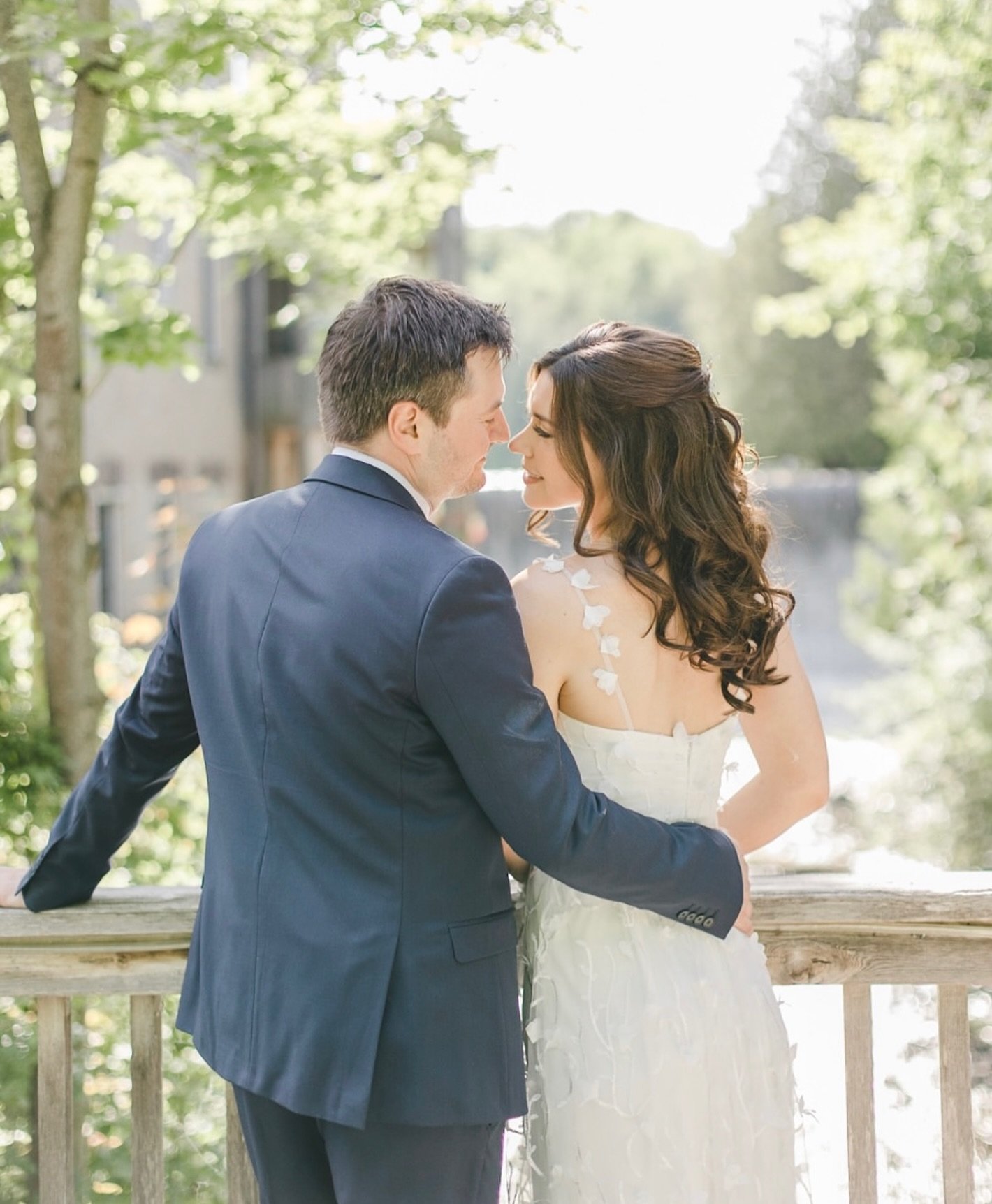 Bridal makeup and hair by Mercedes 
Photo by @precious.images 📷 
.
.
.
#makeup #hair #mua #makeupartist #hairstylist #beauty #glam #softglam #specialeventmakeup #specialeventhair #caledon #gta #caledonmakeupartist #mobilemakeupandhair #wedding #brid