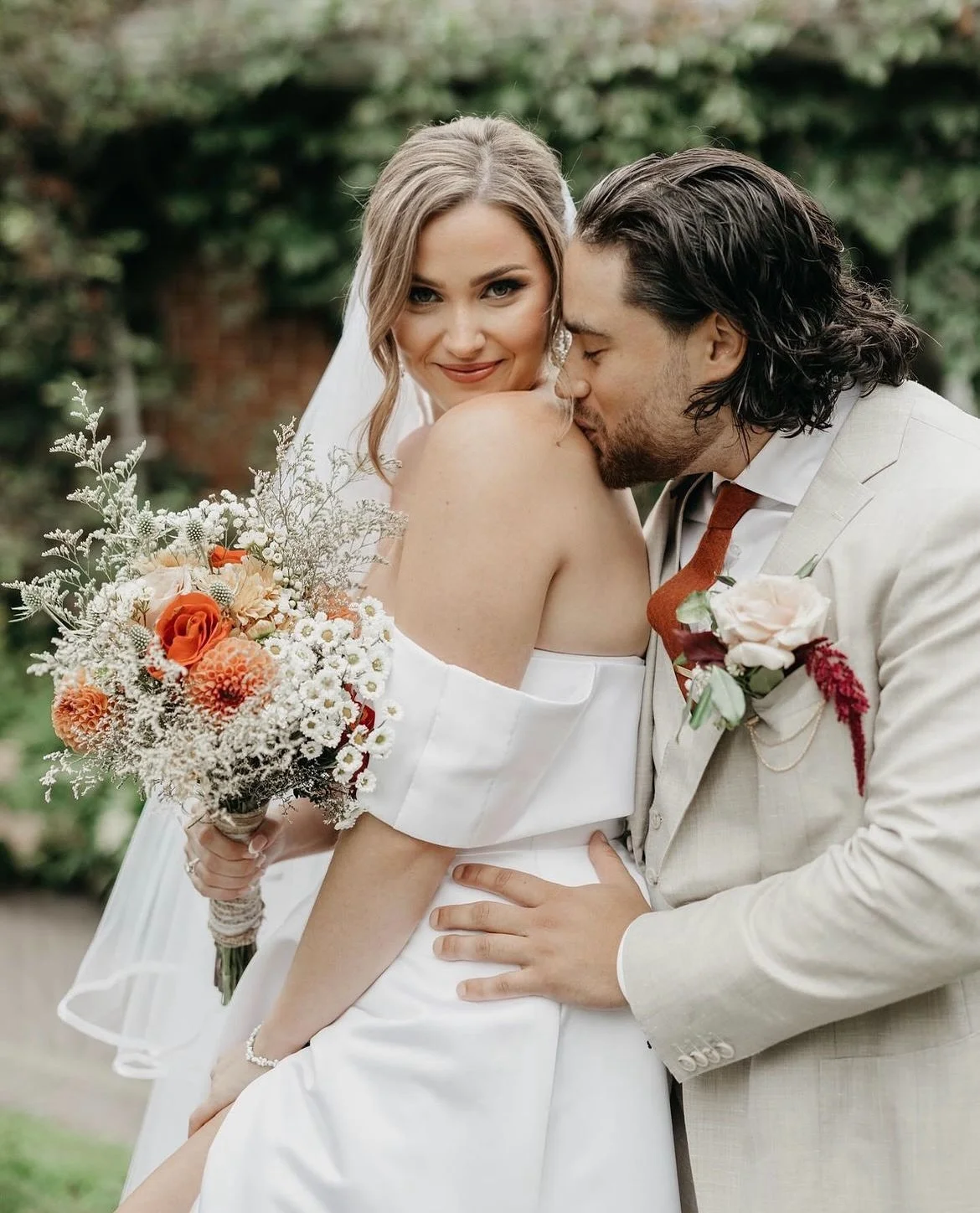 Bridal makeup &amp; hair by principal artist, Mercedes 
Photos by @timelesstreeweddings