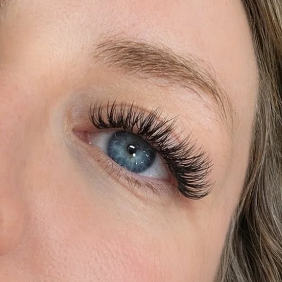 Full and fluffy, Hybrid set 🩵
.
.
#lashes #lashextensions #eyelashes #classiclashes #caledon #caledonlashes #gta #hybridlashes #orangevillelashextensions #caledonlashextensions #lashed #eyelashextensions #beauty #lashtech #fluffylashes #lashesbymerc