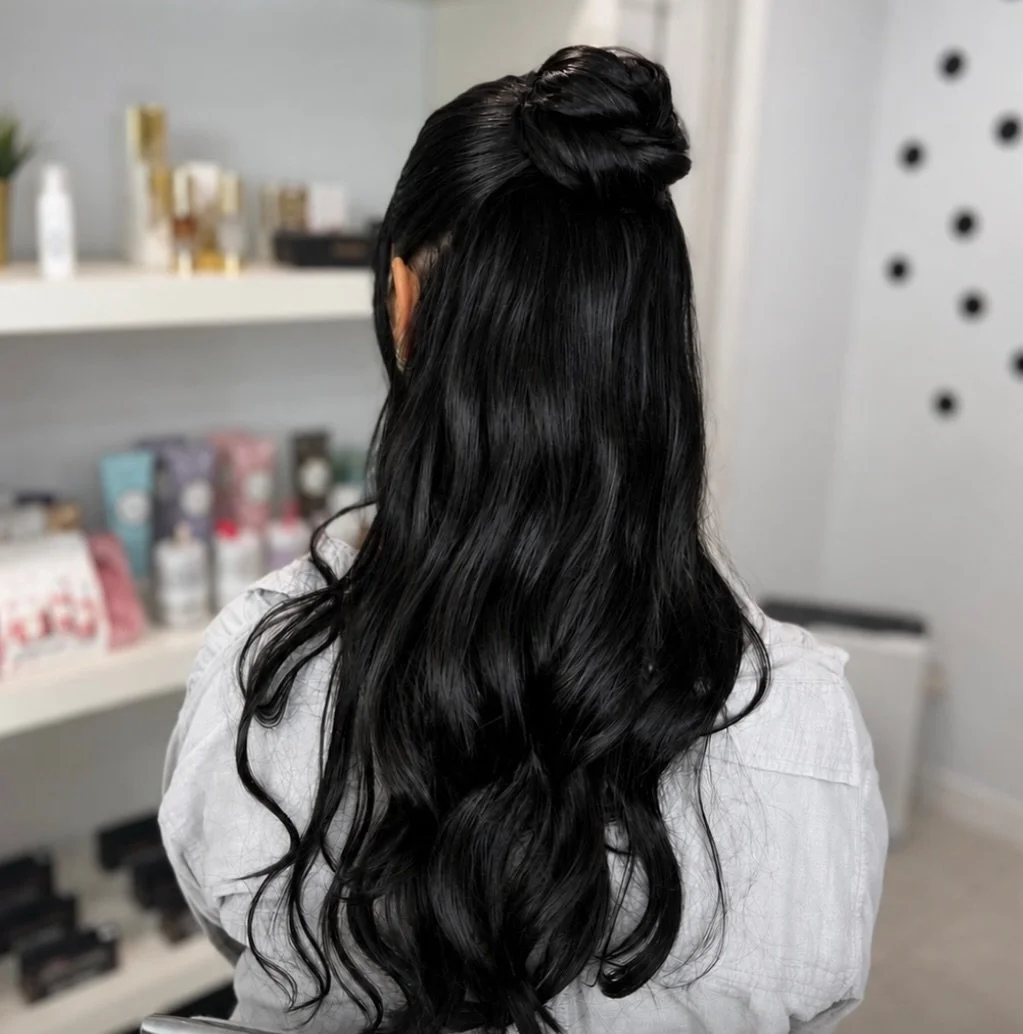 Soft waves + effortless texture 🤍
Hair by Mercedes Lee Beauty

#HalfUpHalfDownHair #BridalHairInspo #SoftWaves #LuxuryHairStylist #ModernBridalHair #TorontoHairStylist #WeddingHairInspo #BrunetteHairGoals #HairInspoDaily #MercedesLeeBeauty #GlamHair