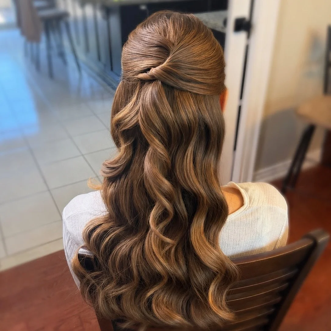 Yesterday&rsquo;s bride 🤍

A soft, polished glam paired with effortless waves for a look that felt elevated while still looking like her.

Thank you for trusting me to be part of such a special morning ✨

Hair &amp; Makeup: @mercedesleebeauty

#Merc
