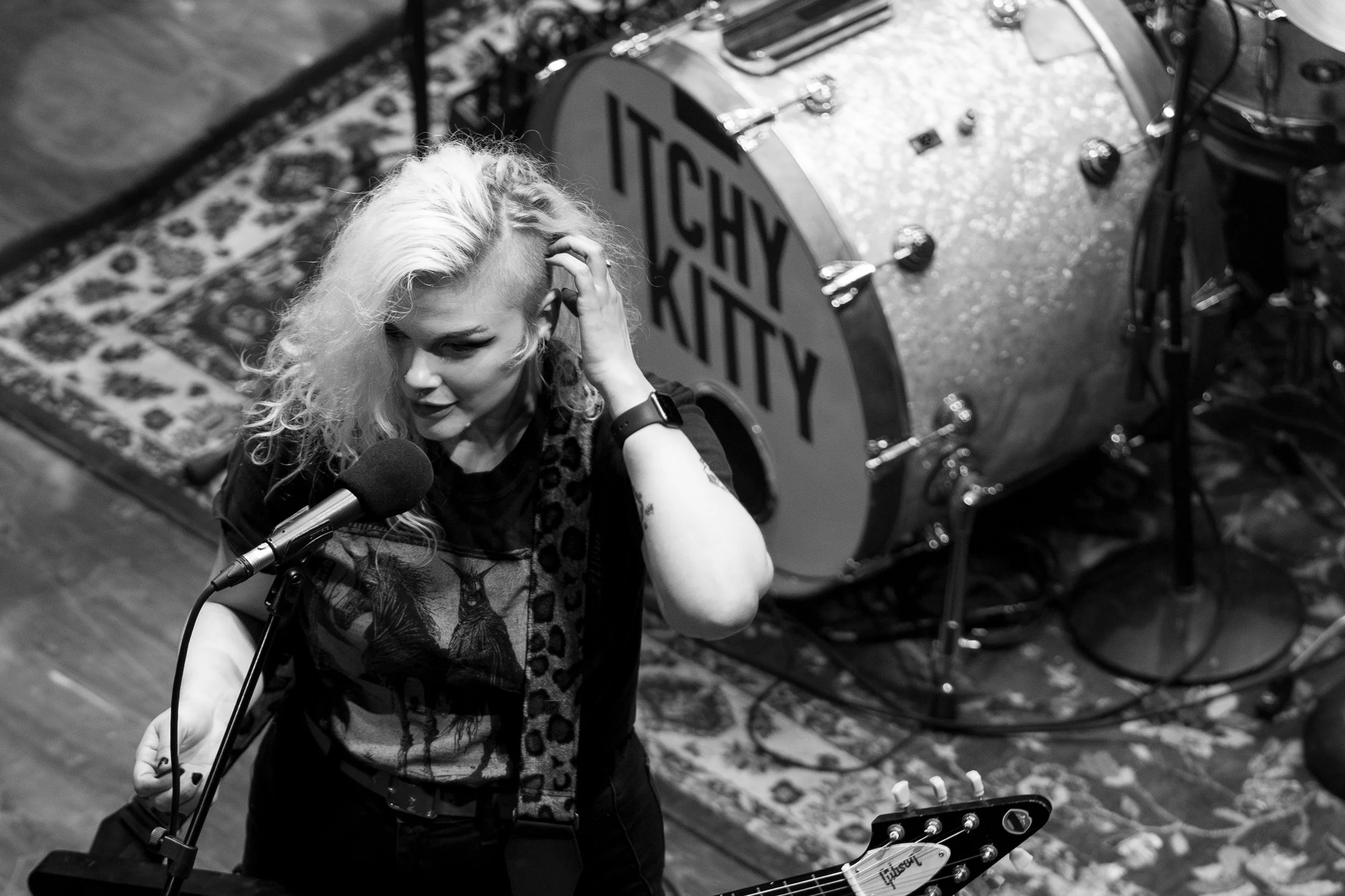itchy kitty HOB bw-249.jpg