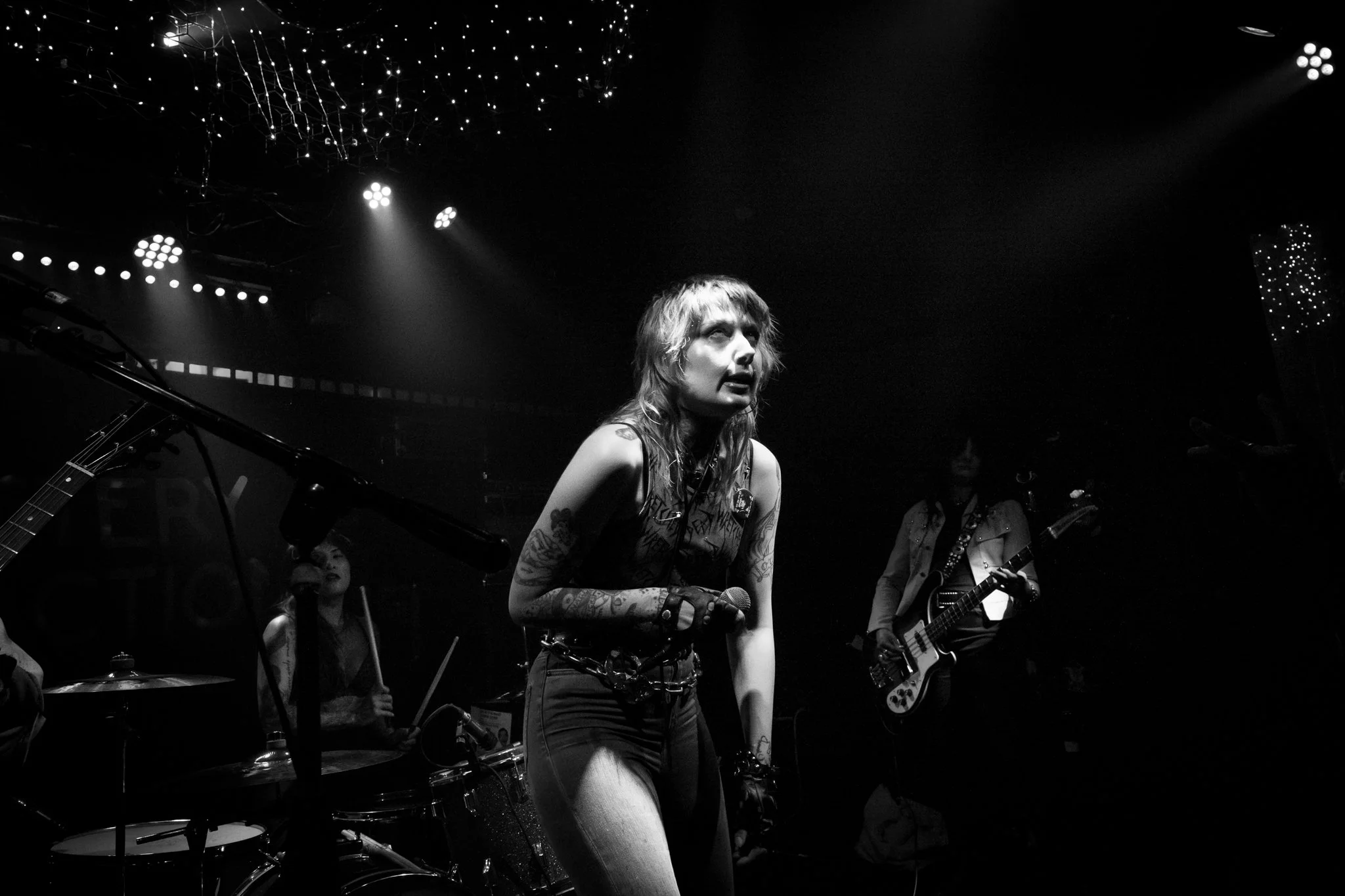 mystery actions bw-211.jpg