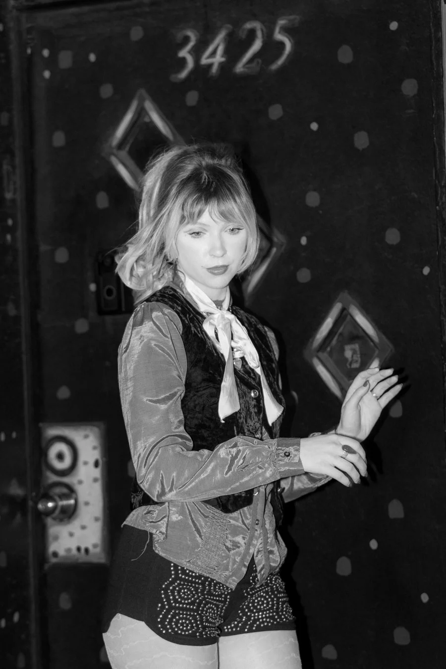 knee-his burlington bw-12.jpg