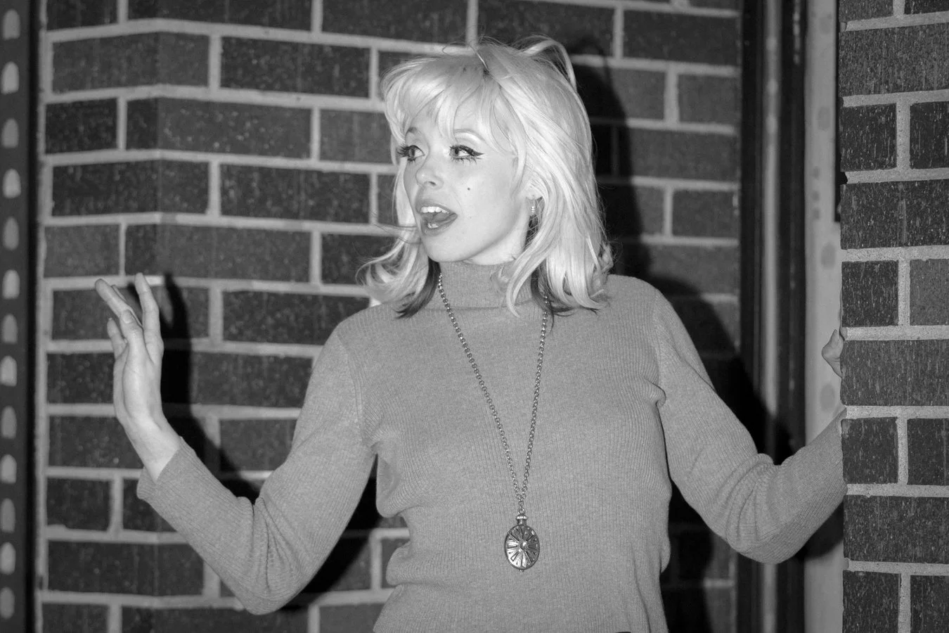 knee-his burlington bw-52.jpg