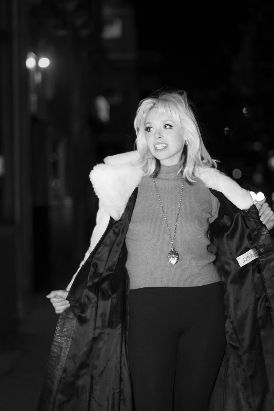 knee-his burlington bw-70.jpg