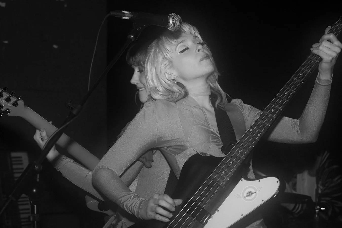 knee-his burlington bw-141.jpg