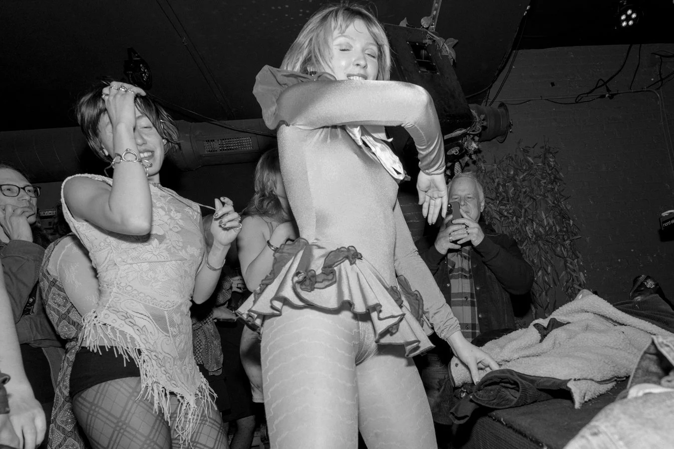 knee-his burlington bw-160.jpg