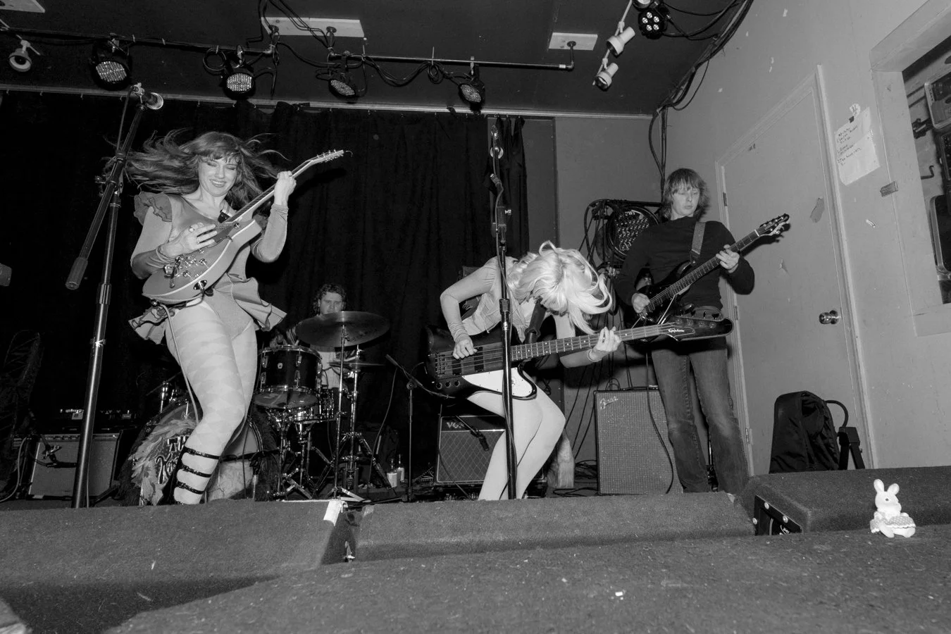 knee-his burlington bw-162.jpg