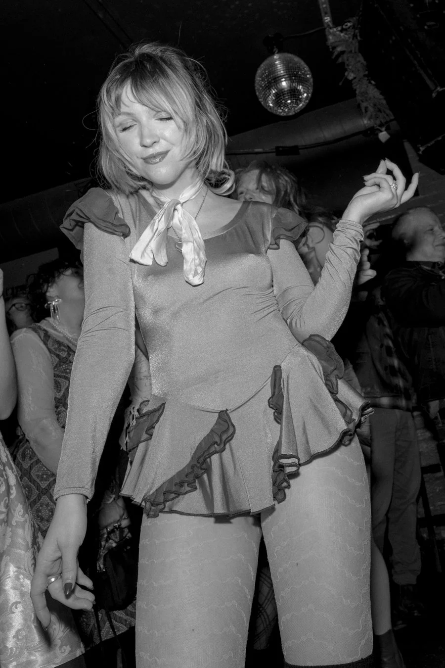 knee-his burlington bw-170.jpg