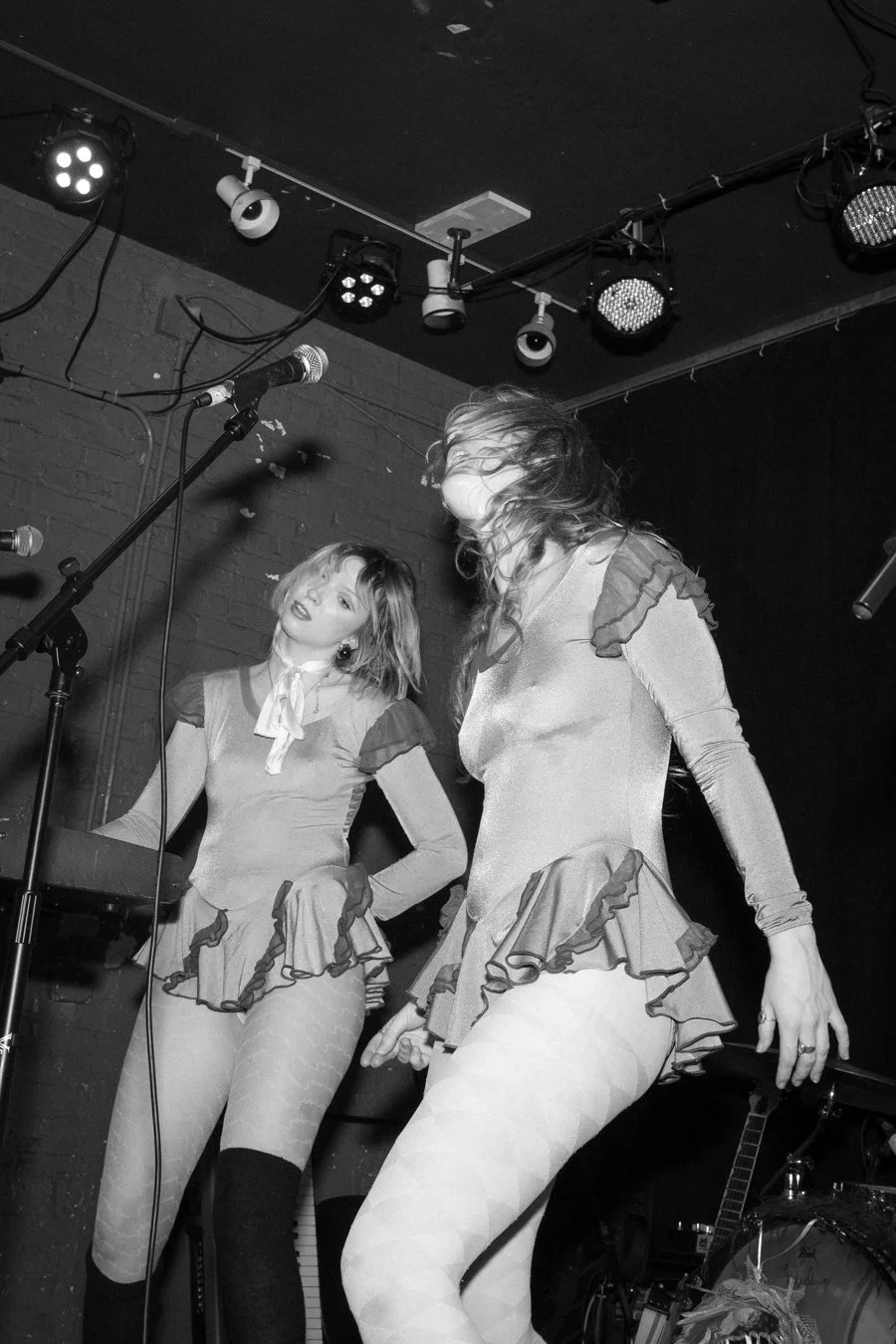 knee-his burlington bw-242.jpg