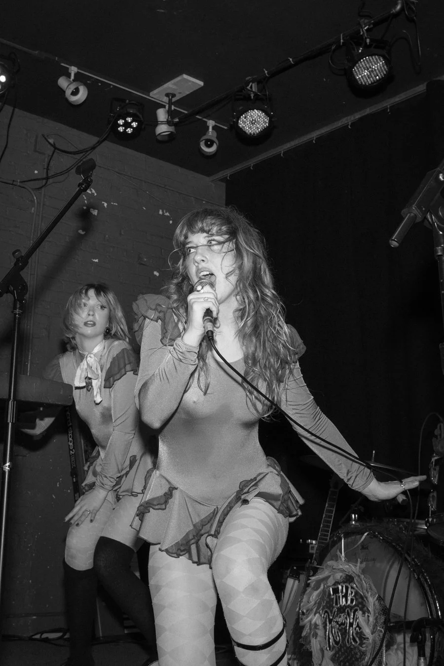 knee-his burlington bw-251.jpg