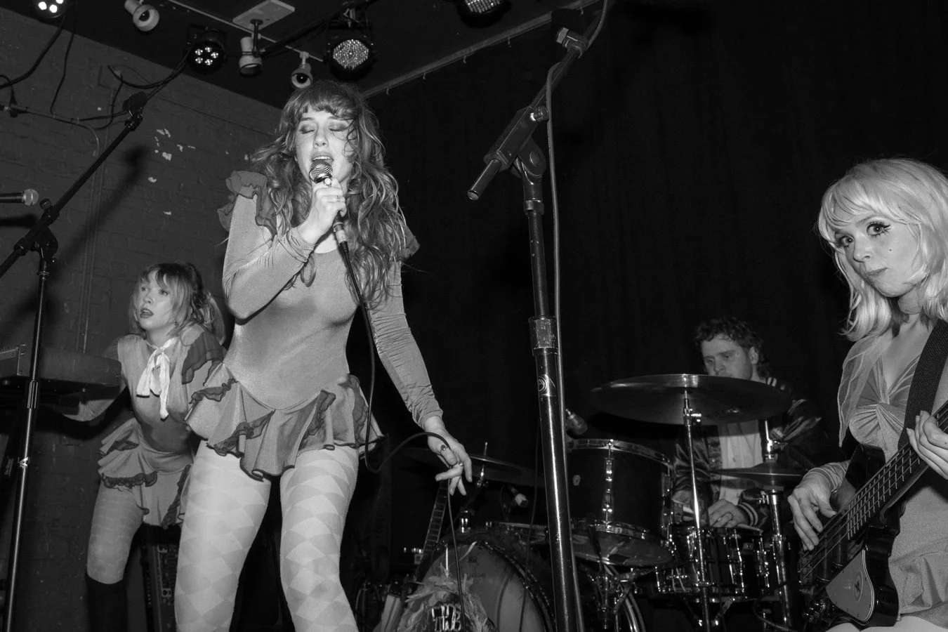 knee-his burlington bw-252.jpg