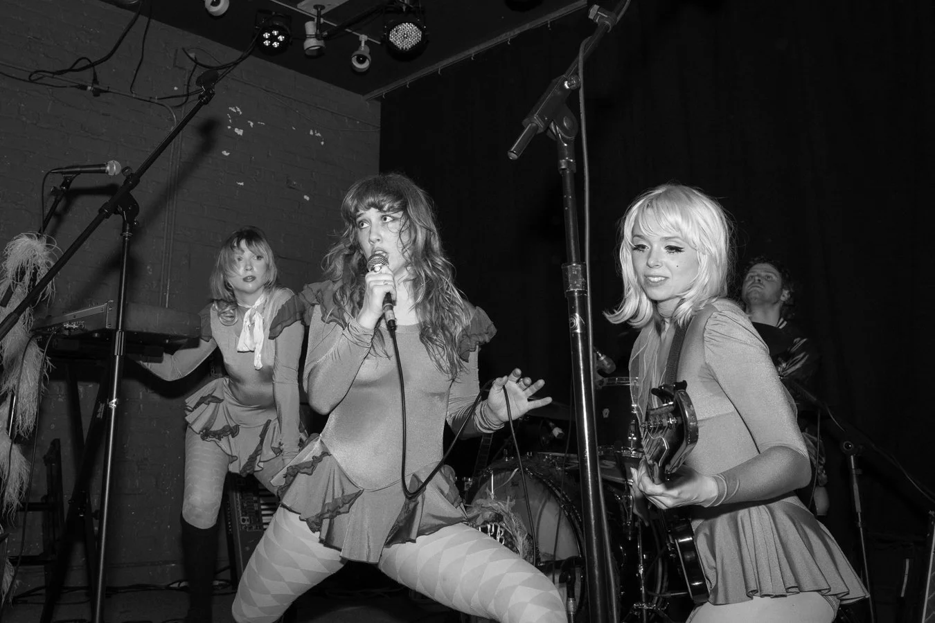 knee-his burlington bw-254.jpg