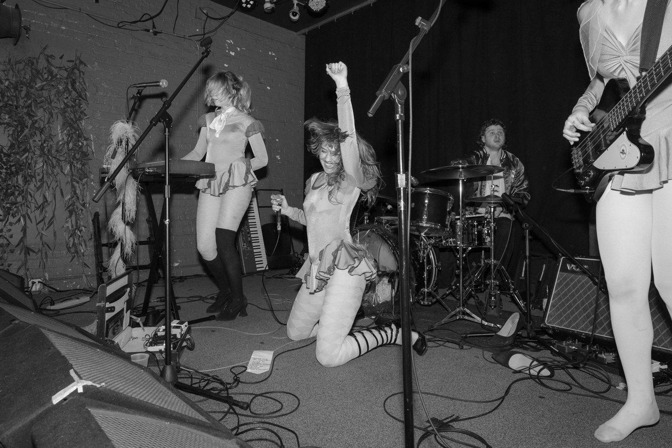 knee-his burlington bw-271.jpg