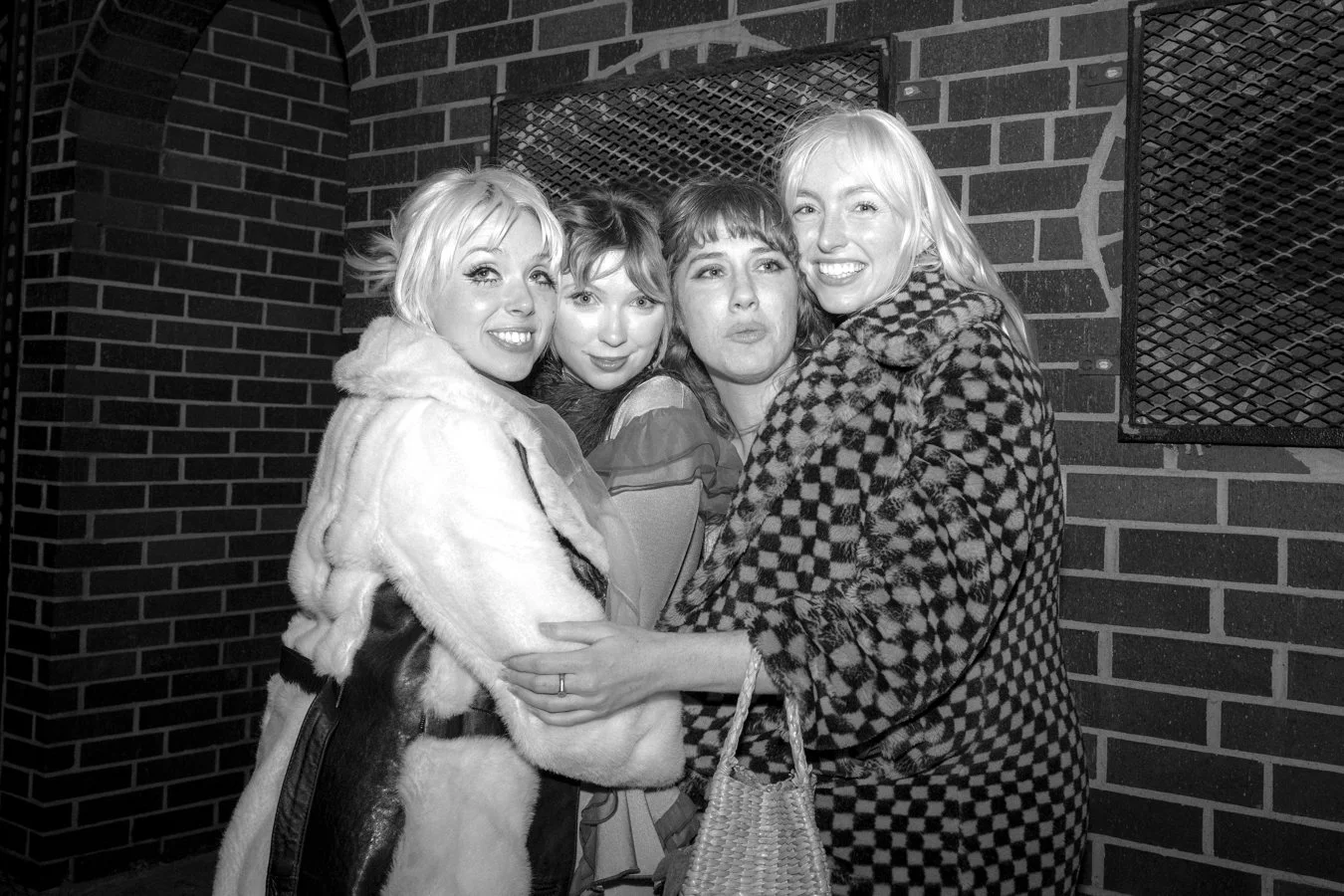 knee-his burlington bw-288.jpg