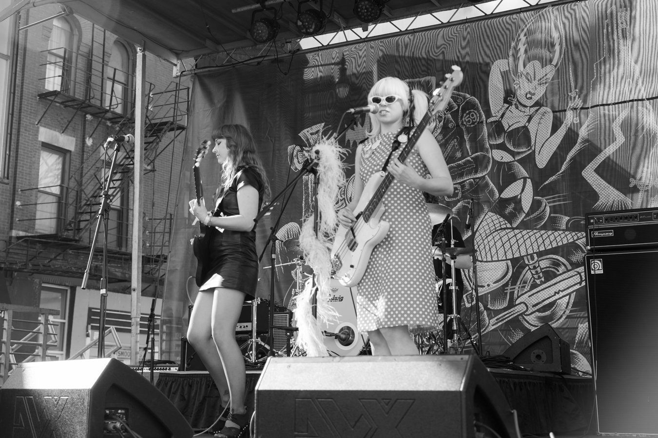 knee-his moto '26 victoria bw -2.jpg
