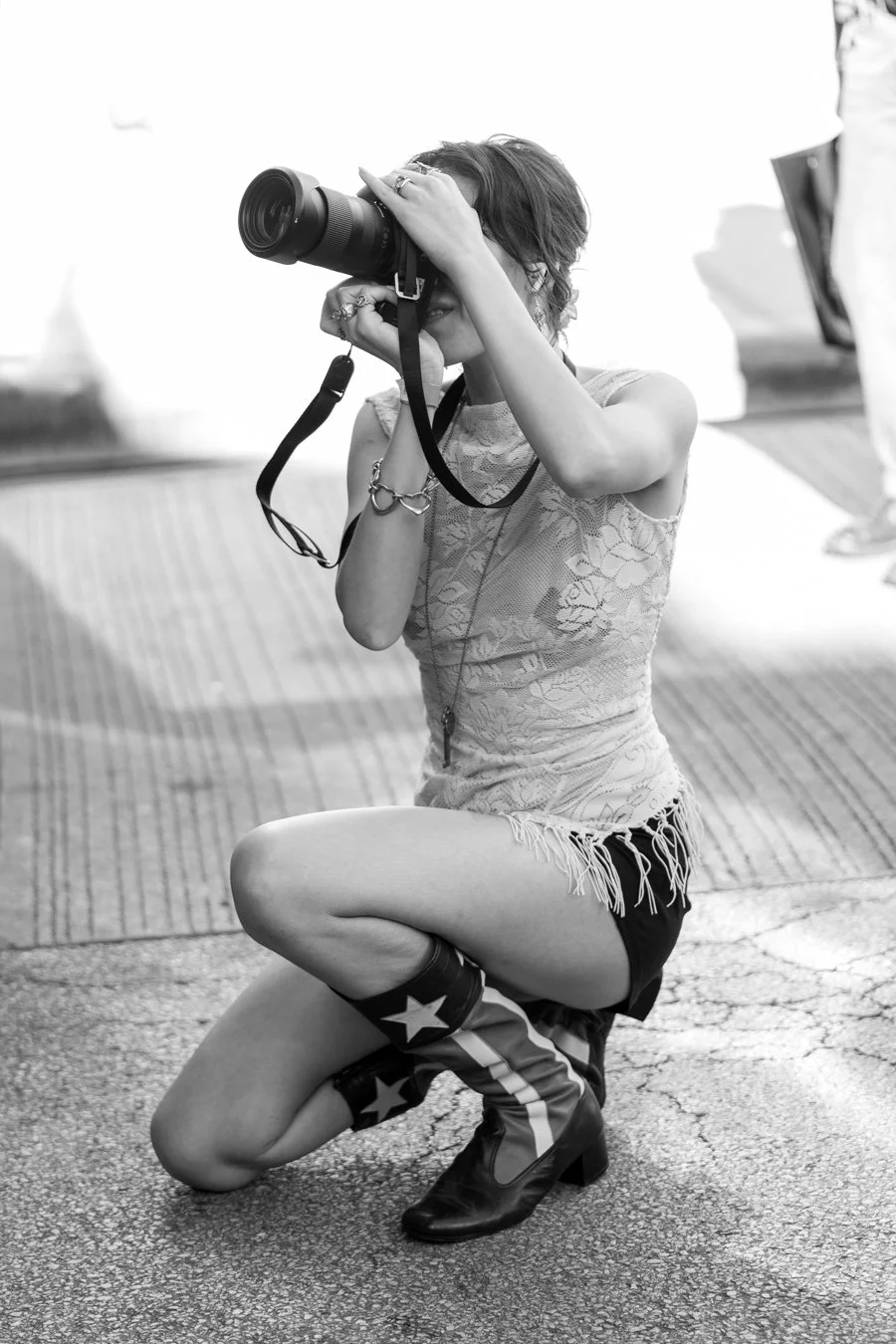 knee-his moto '26 victoria bw -43.jpg