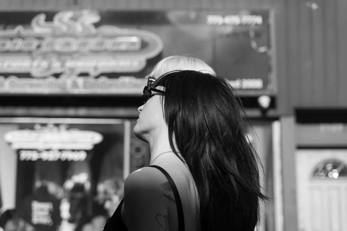 knee-his moto '26 victoria bw -48.jpg