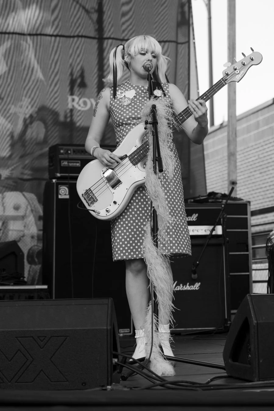knee-his moto '26 victoria bw -53.jpg