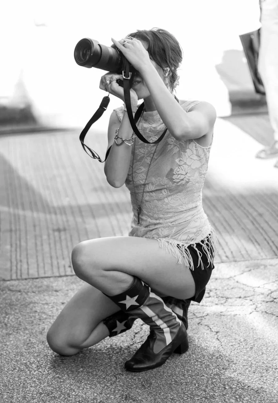 knee-his moto '26 victoria bw -43.jpg