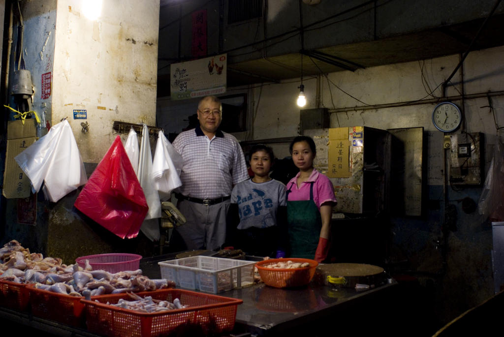 Hu Huei-Ren the poultry slaughterer with his migrant workers Sutami and A Yuan 許輝仁與移工蘇塔米和阿元