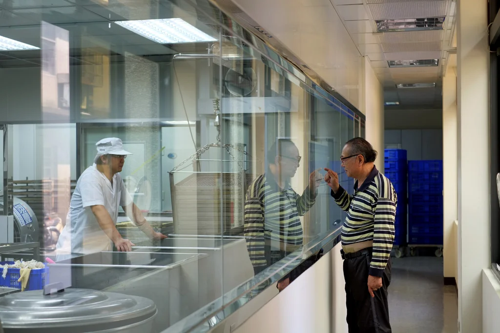 Huang Wen-Zhi the ex-president of a tofu and dried bean curd factory 黃文智與孫子