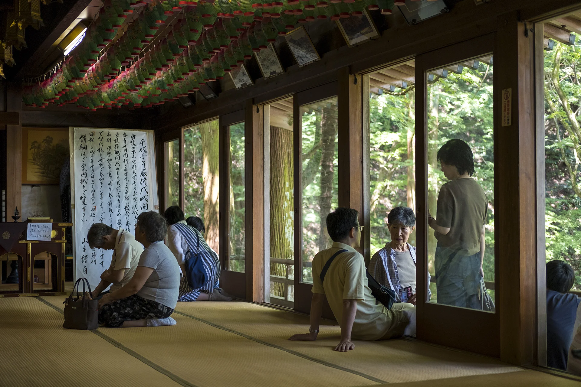 Waiting to pray on holiday in Raizansennyoji Taihioin(雷山千如寺大悲王院), Itoshima, Fukuoka, Japan