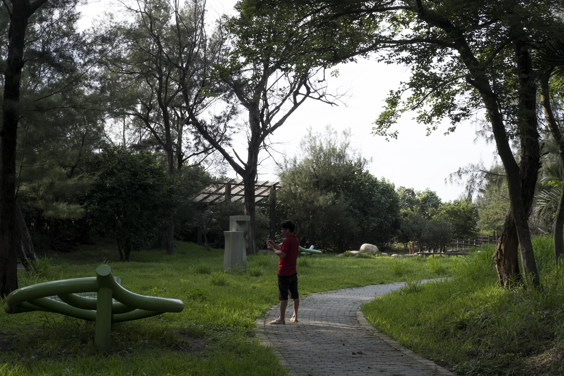 A Vietnamese who wearing red T-shirts introduced Taiwan's seashore view to his friend by a video call., Taoyuan, Taiwan