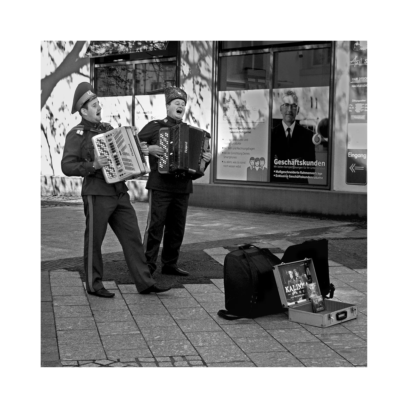 people-performers-improved-web-greyscaled-lighter-frame-40x40-P5020375-copy_edited-1.jpg