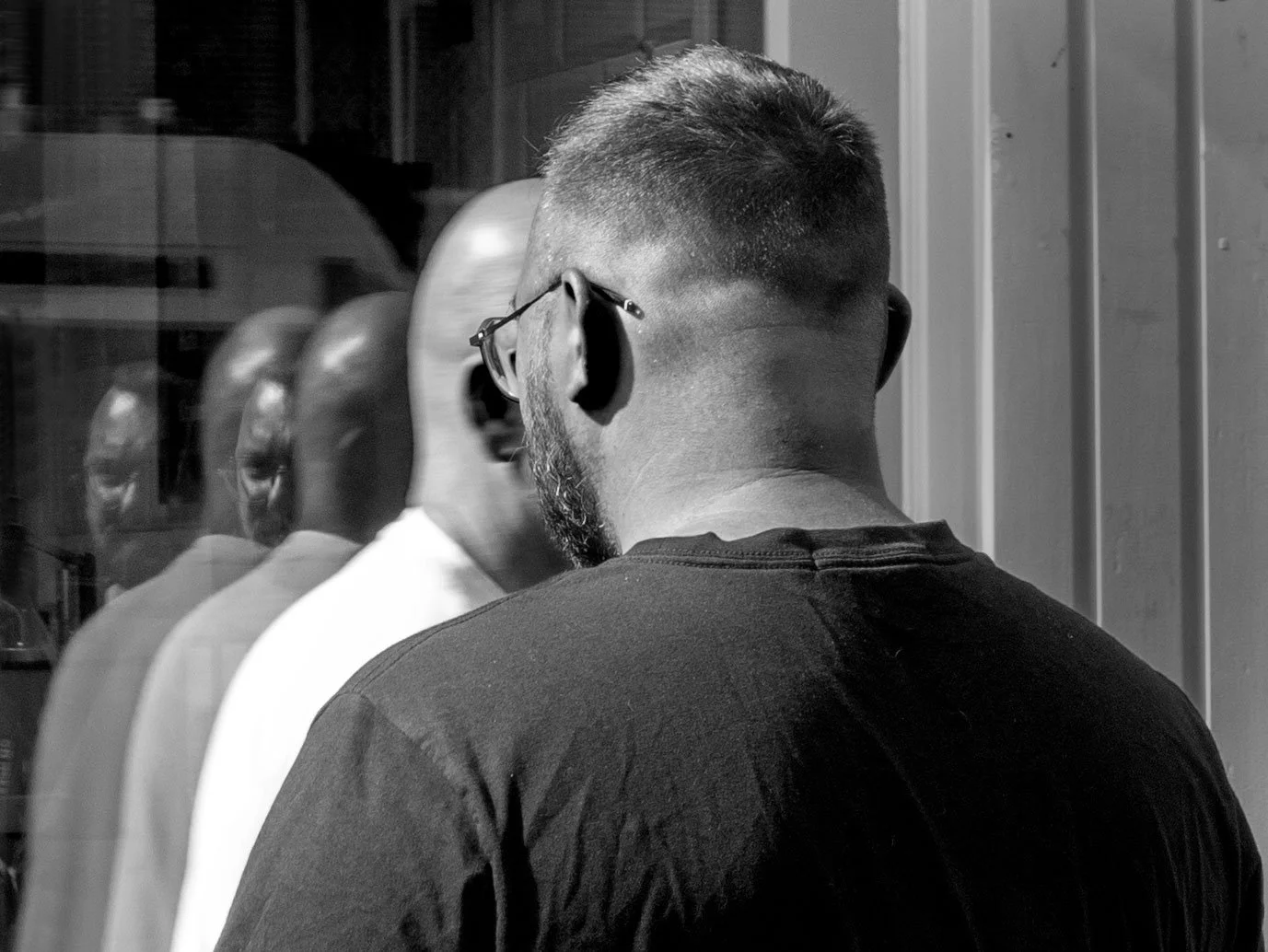 Many-heads-bnw.jpg