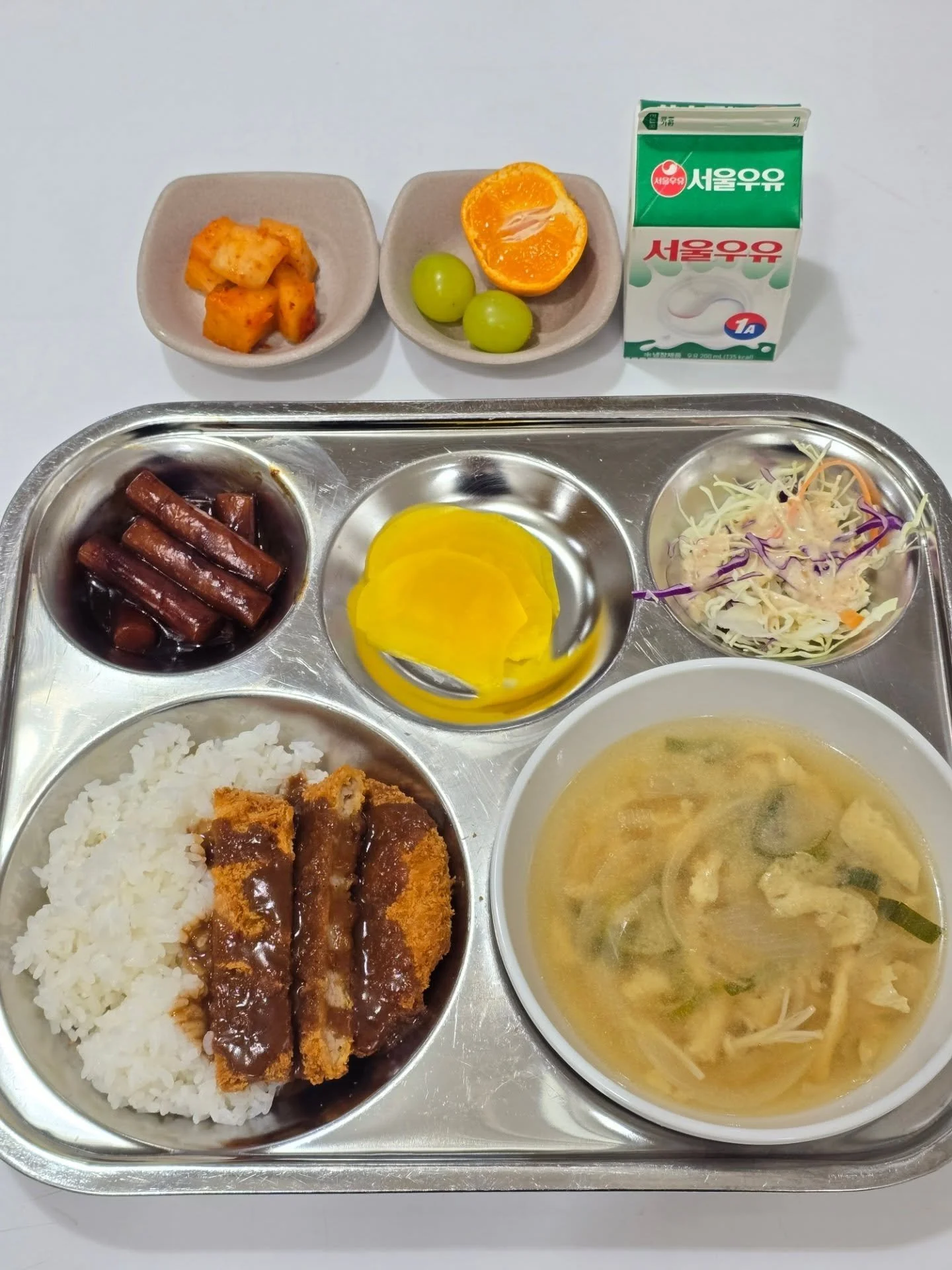 2026.02.09
Korean
Tonkatsu - 돈가스
White Rice - 흰밥 
Tofu Pouch Miso Soup -  유부 미소 된장
Cabbage Salad - 양배추 샐러드
Black Bean Sauce Rice Cakes - 짜장 떡볶이
Cubed Radish Kimchi &amp; Pickled Radish- 깍두기/단무지
Fruit &amp; Milk

International
Chili Con Carne
White Ri