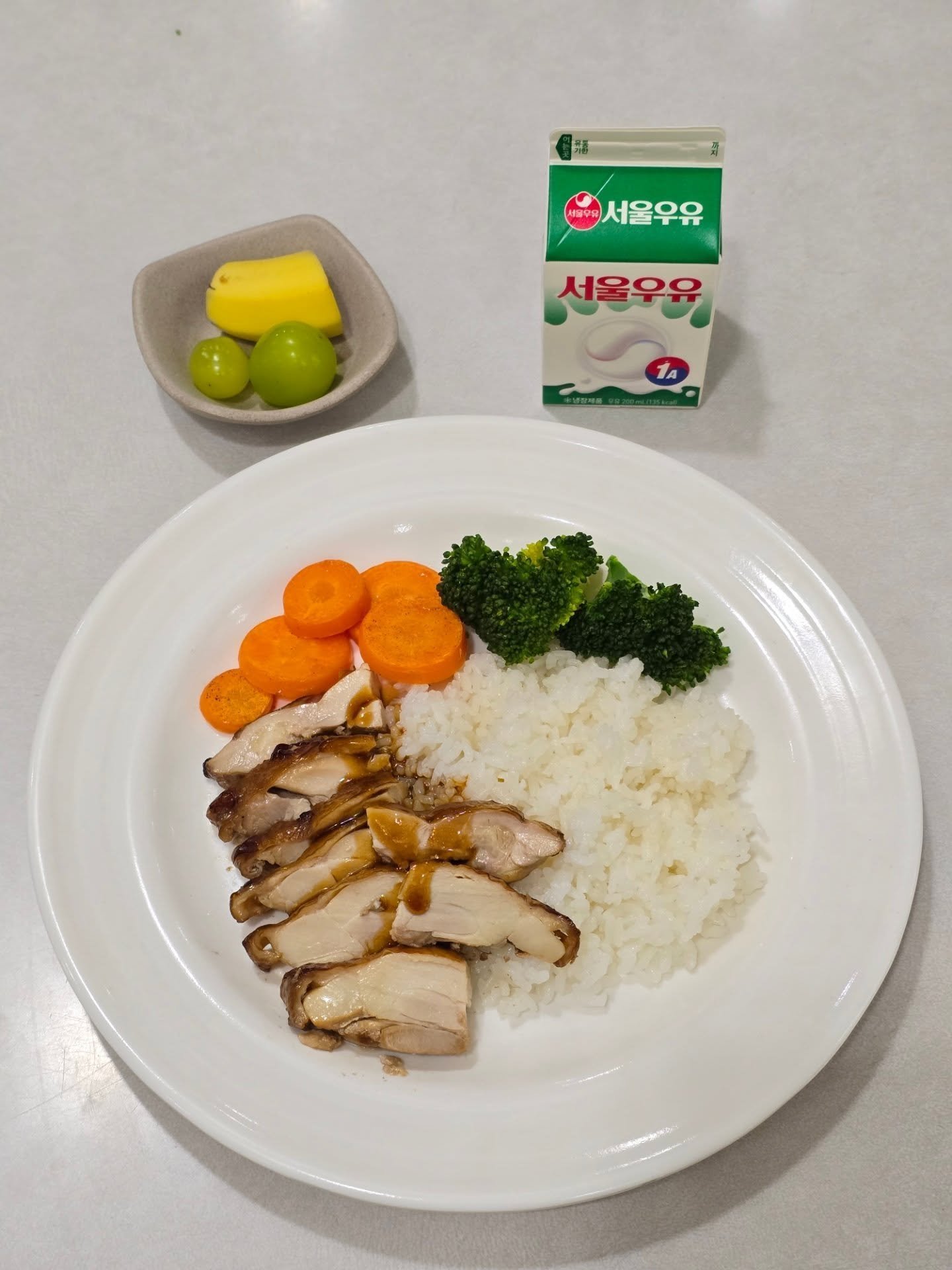2026.03.23
International
Teriyaki Chicken
White Rice
Roasted Carrots
Steamed Broccoli
Fruit
Milk

Korean
Ox Bone Stew - 설렁탕 
White Rice - 흰밥
Seasoned Aster - 취나물 무침 
Korean Style Meatballs - 동그랑땡
Cubed Radish Kimchi - 깍두기 
Fruit
Milk