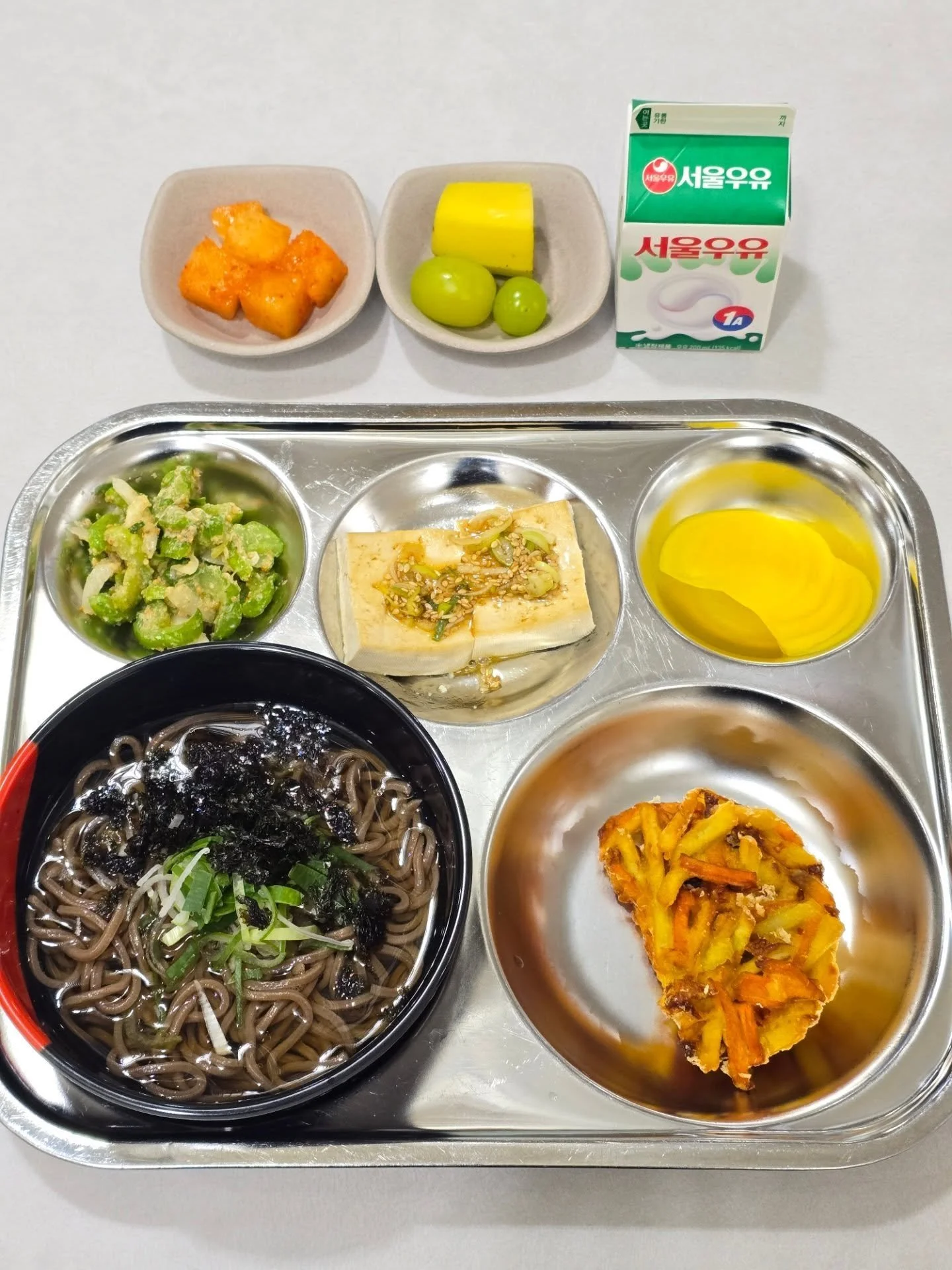 2026.03.26
Korean
Buckwheat Noodles w/ Vegetable Tempura - 
모밀국수와 야채 튀김 
Cucumber Salad - 오이 무침 
Grilled Tofu -두부 부침과 양념장 
Cubed Radish Kimchi - 깍두기
Fruit
Milk 

International
Sicilian Pizza
Veggie Sticks w/ Ranch Dip
Roasted Broccoli 
Fruit
Milk