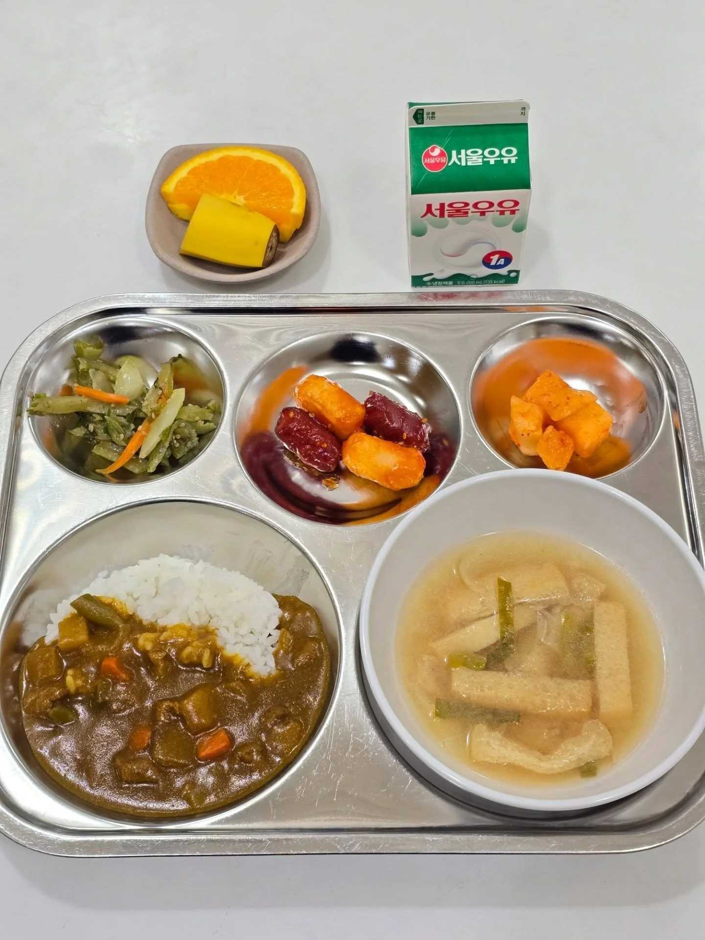 2026.06.08
Korean
Beef Curry - 소고기 카레
White Rice - 흰밥
Tofu Pouch Miso Soup - 유부 미소 된장
Sauteed Seaweed Stems - 미역 줄기 볶음 
Sausage &amp; Rice Cake - 소떡 소떡 
Cubed Radish - 깍두기
Fruit &amp; Milk 

International
General Tso's Chicken
White Rice
Steamed Broc