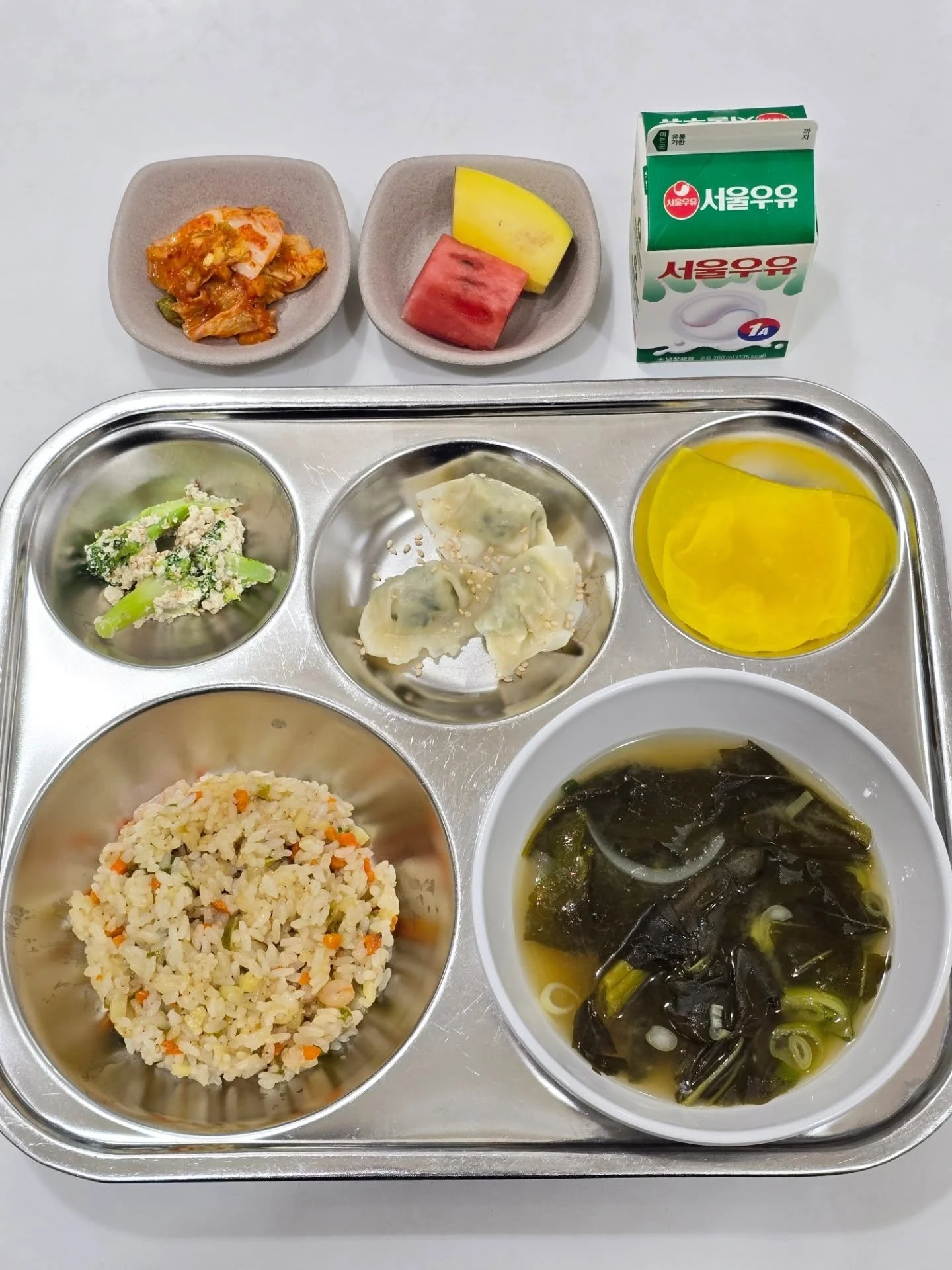 2026.06.10
Korean
Shrimp Fried Rice - 새우 야채 볶음밥
Soybean Paste Soup with Cluster Mallow - 아욱된장국 
Broccoli Tofu Salad - 브로콜리 두부 무침 
Boiled Dumplings - 물만두 
Kimchi - 김치
Fruit
Milk

International
Pasta Alla Norma 
Garlic Bread
Caesar Salad
Roasted Carrot