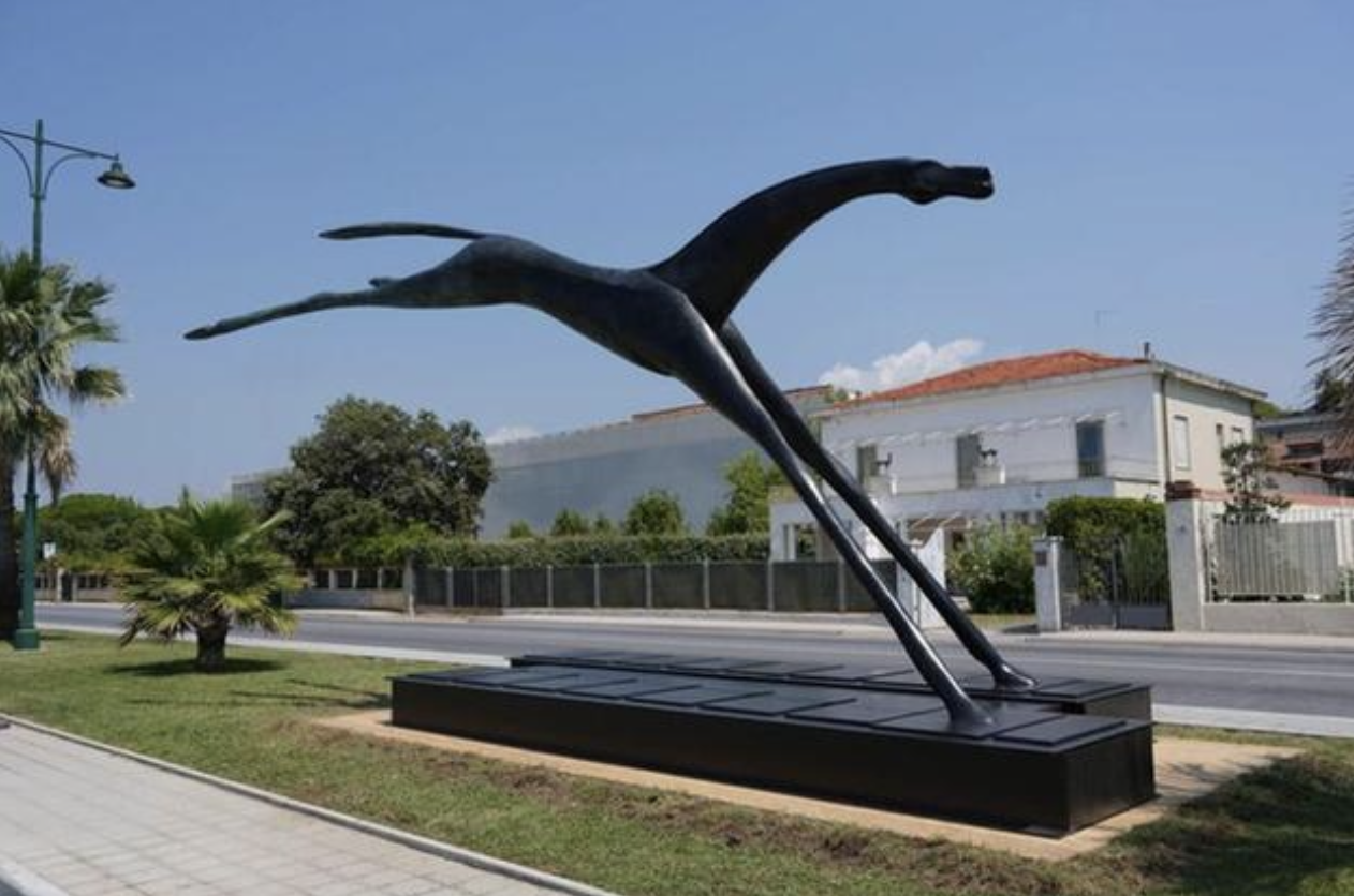 Forte Dei Marmi Monumental exhibition